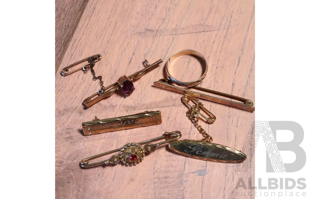 Collection of (5) Vintage Bar Brooches and Ring Including Hallmarked 9CT Apex Bar Brooch 1.61 Grams