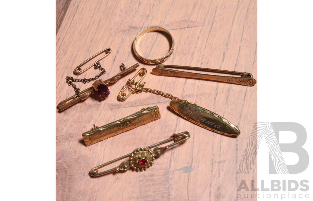 Collection of (5) Vintage Bar Brooches and Ring Including Hallmarked 9CT Apex Bar Brooch 1.61 Grams