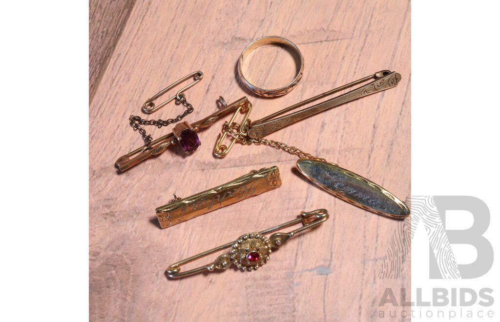 Collection of (5) Vintage Bar Brooches and Ring Including Hallmarked 9CT Apex Bar Brooch 1.61 Grams