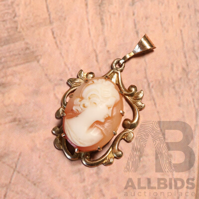 9ct Vintage Shell Cameo Pendant, 30mm Long, 2.63 Grams