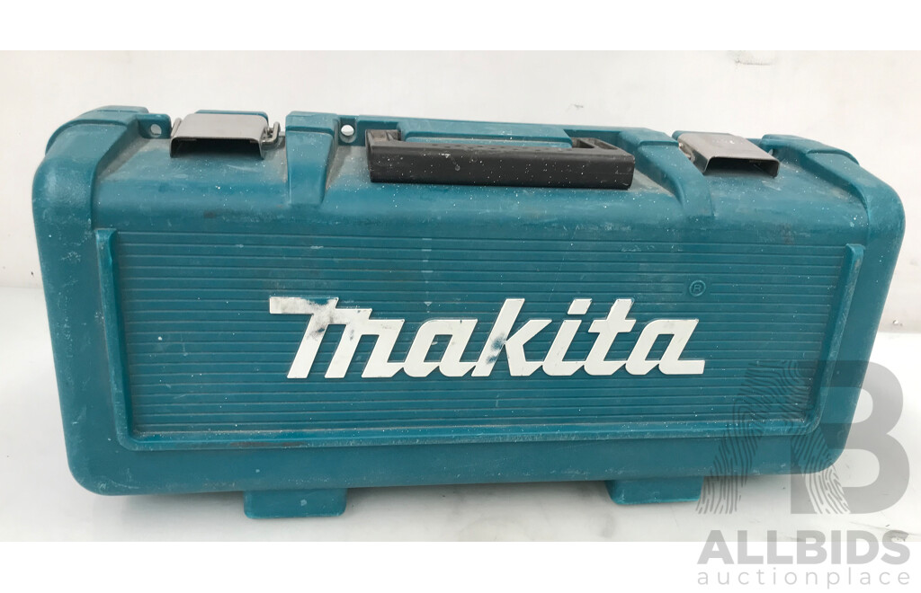 Makita 200W Triangular Finishing Sander with Case