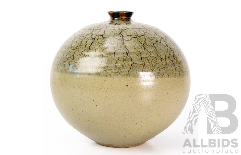 Australian Local Studio Pottery Bulbous Blossom Vase by Japanese-Australian Shigeo Shiga 