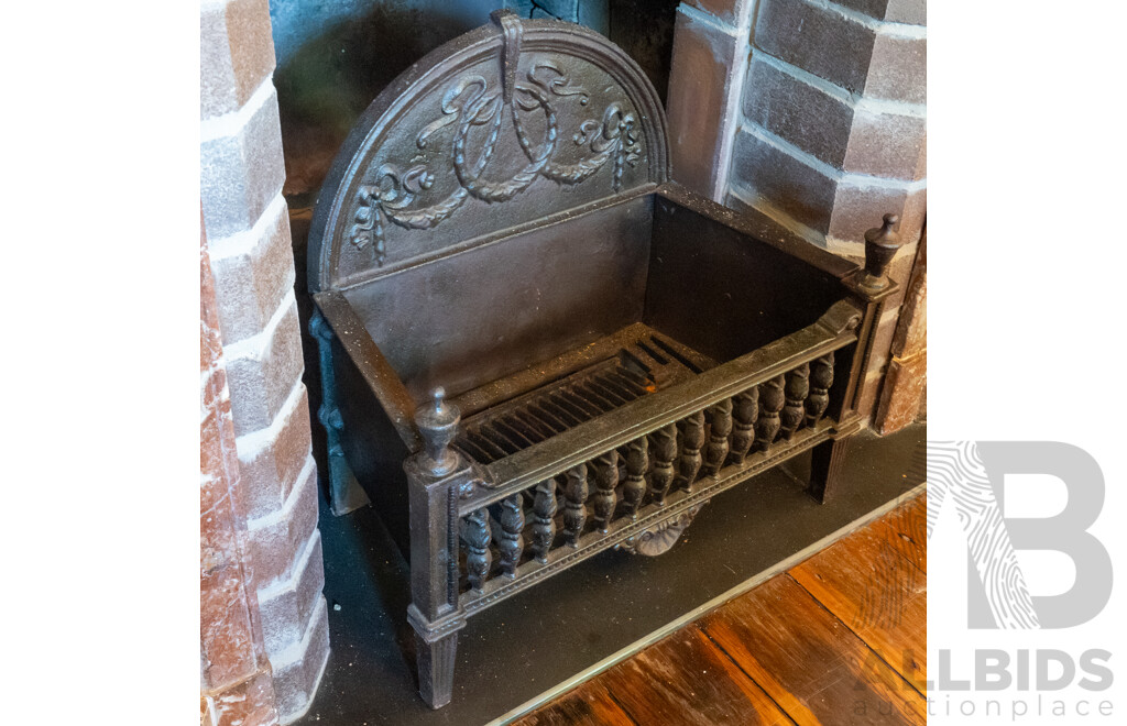 Good Victorian Cast Iron Fire Grate