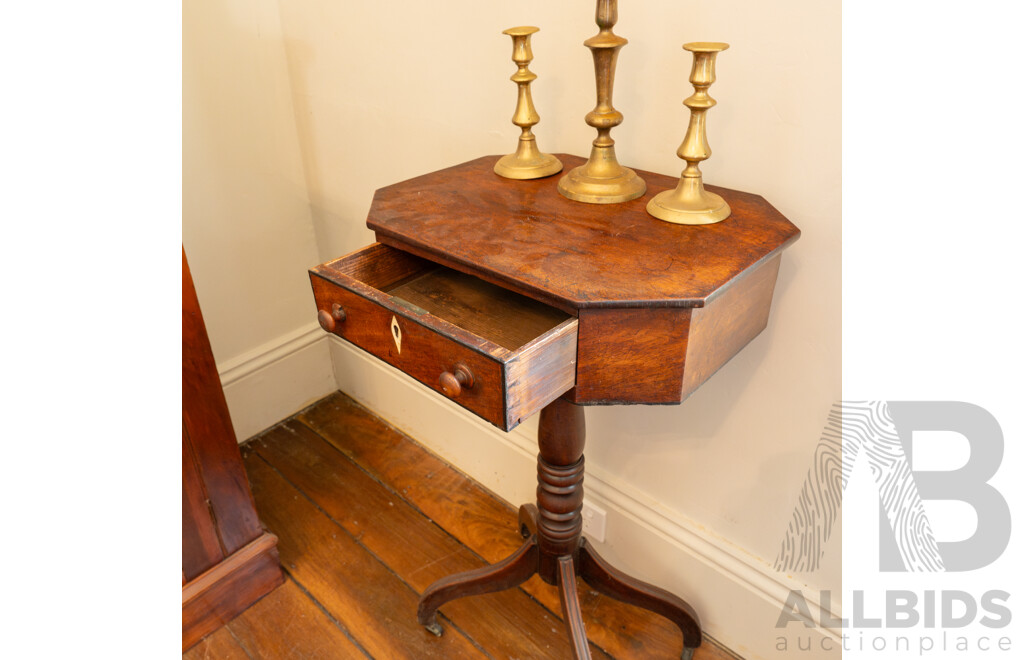 Georgian Mahogany Single Pedestal Side Table