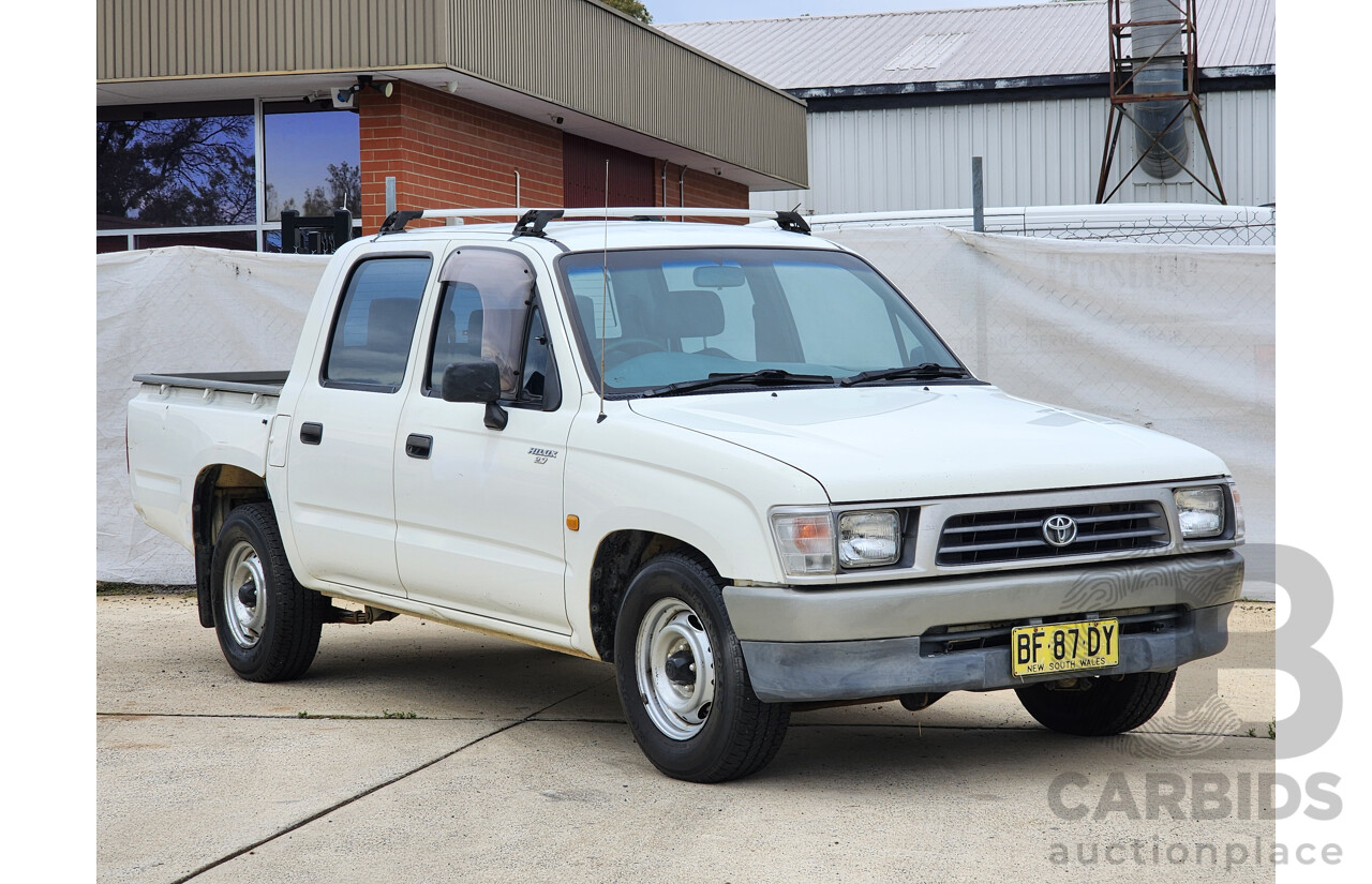 5/2000 Toyota Hilux  RZN149R Dual Cab P/Up White 2.7L