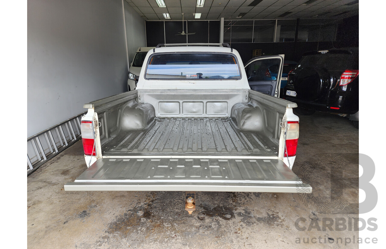 5/2000 Toyota Hilux  RZN149R Dual Cab P/Up White 2.7L