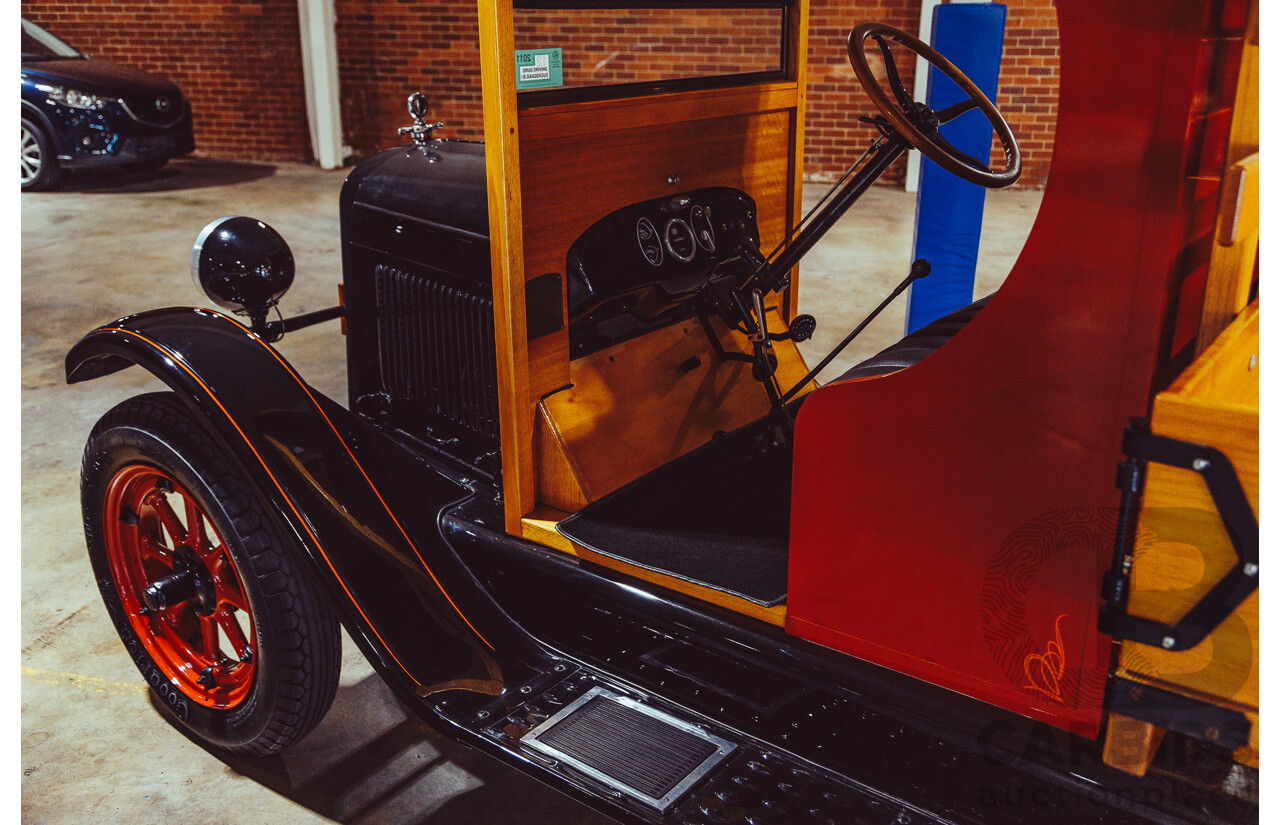 01/1926 Chevrolet Superior Series Truck Black / Red 2.8L