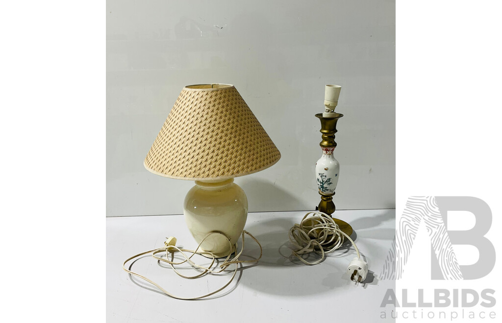 Pair of Vintage Electrical Corded Lamps - One Missing Lampshade
