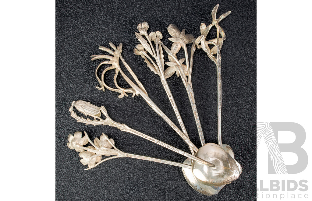 Wonderful Set Five Australian Sterling Silver Teaspoons with Wild Flower Finials by Harris & Sons, WA, in Original Box, Weight 61gm