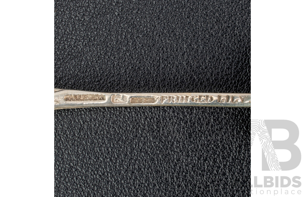 Wonderful Set Five Australian Sterling Silver Teaspoons with Wild Flower Finials by Harris & Sons, WA, in Original Box, Weight 61gm