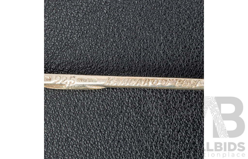 Wonderful Set Five Australian Sterling Silver Teaspoons with Wild Flower Finials by Harris & Sons, WA, in Original Box, Weight 61gm