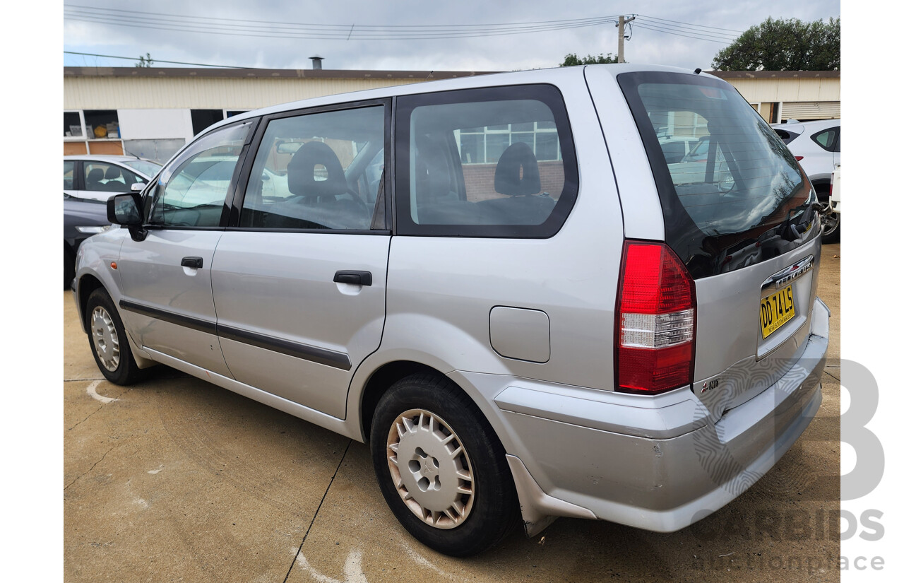 9/2000 Mitsubishi Nimbus  UG 4d Wagon Silver 2.4L