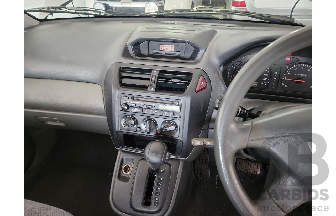 9/2000 Mitsubishi Nimbus  UG 4d Wagon Silver 2.4L
