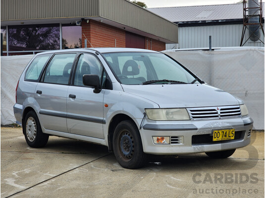 9/2000 Mitsubishi Nimbus  UG 4d Wagon Silver 2.4L