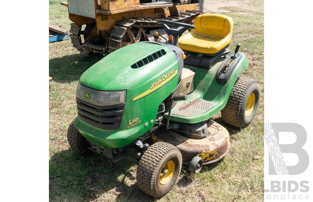 John Deere, L110, Mid Mount Ride on Lawn Mower