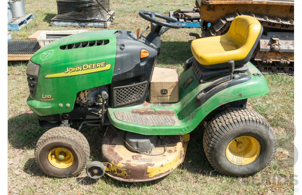John Deere, L110, Mid Mount Ride on Lawn Mower