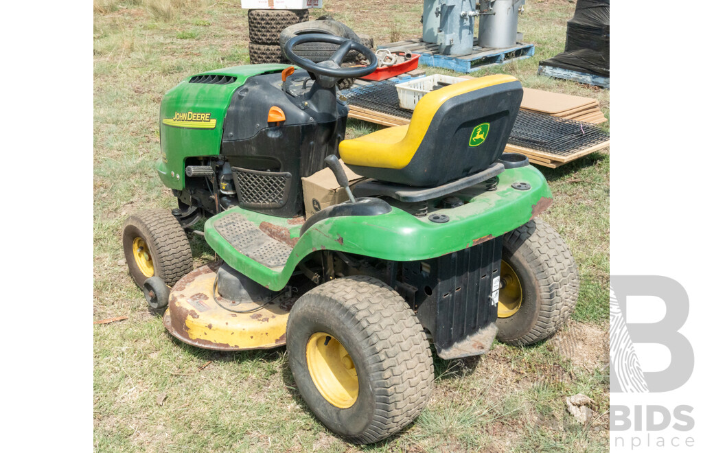 John Deere, L110, Mid Mount Ride on Lawn Mower
