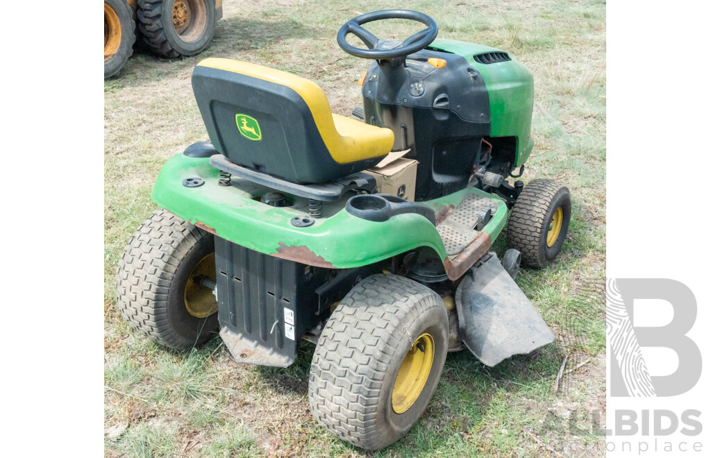 John Deere, L110, Mid Mount Ride on Lawn Mower