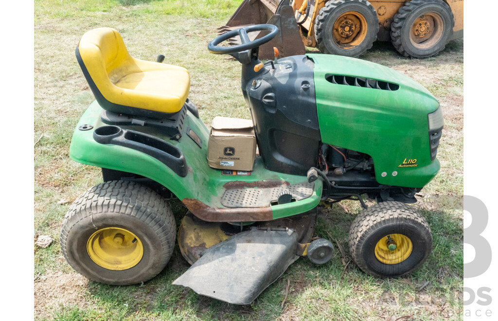 John Deere, L110, Mid Mount Ride on Lawn Mower