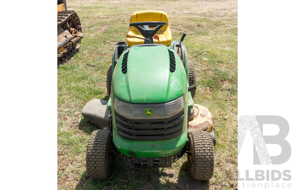 John Deere, L110, Mid Mount Ride on Lawn Mower
