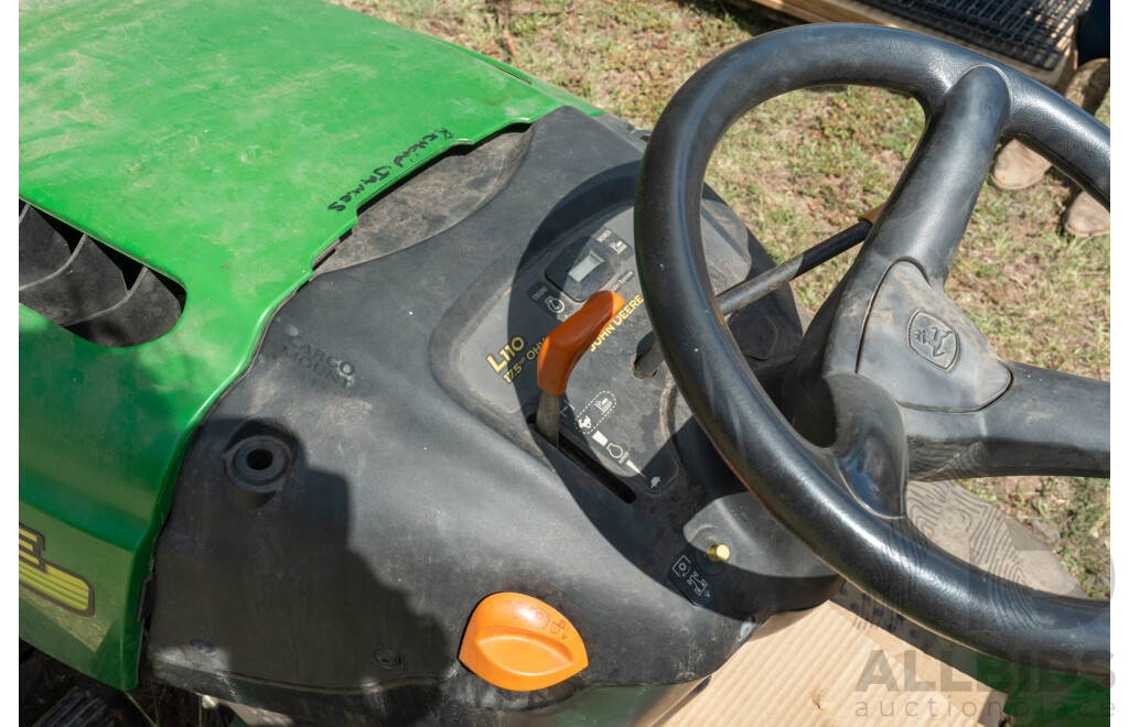 John Deere, L110, Mid Mount Ride on Lawn Mower
