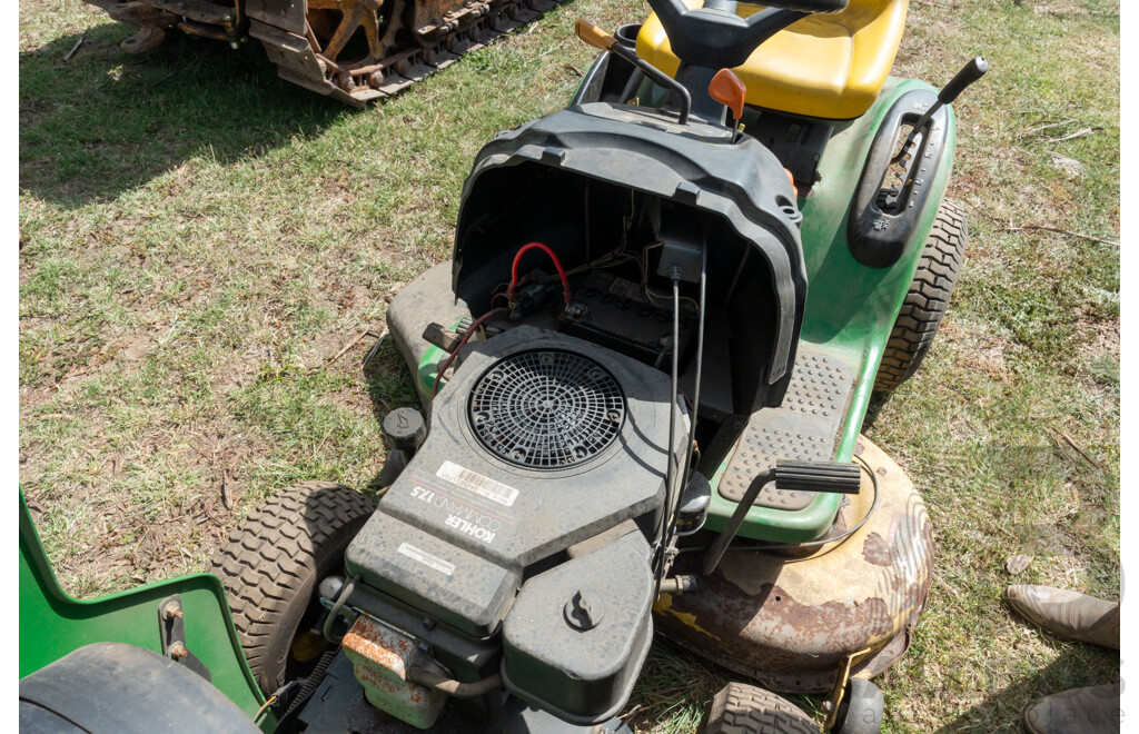 John Deere, L110, Mid Mount Ride on Lawn Mower