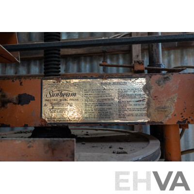 Australian Made Electric Sunbeam Wool Press