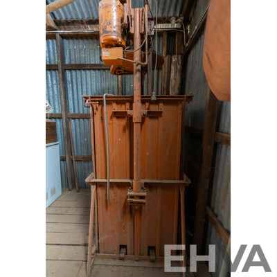 Australian Made Electric Sunbeam Wool Press