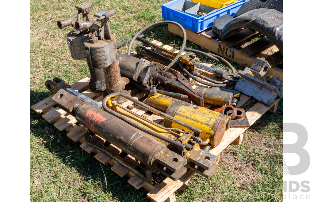 Pallet Containing Hydraulic Rams, Fittings & Jacks ETC