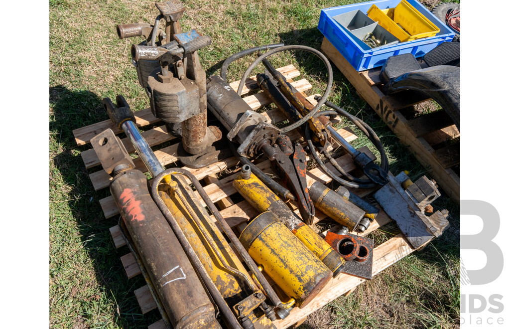 Pallet Containing Hydraulic Rams, Fittings & Jacks ETC