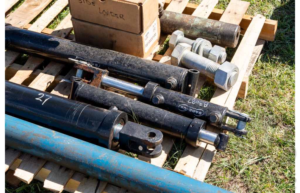 Pallet Containing Various Hydraulic Rams ETC