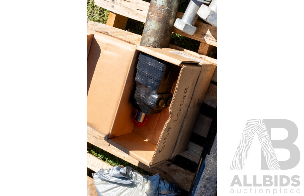 Pallet Containing Various Hydraulic Rams ETC