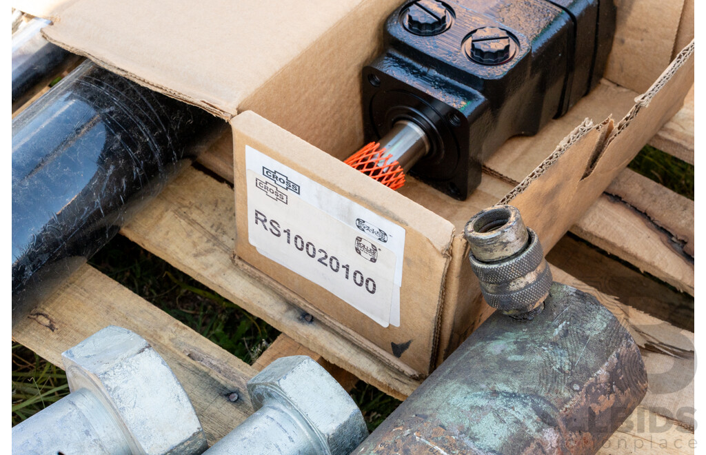 Pallet Containing Various Hydraulic Rams ETC