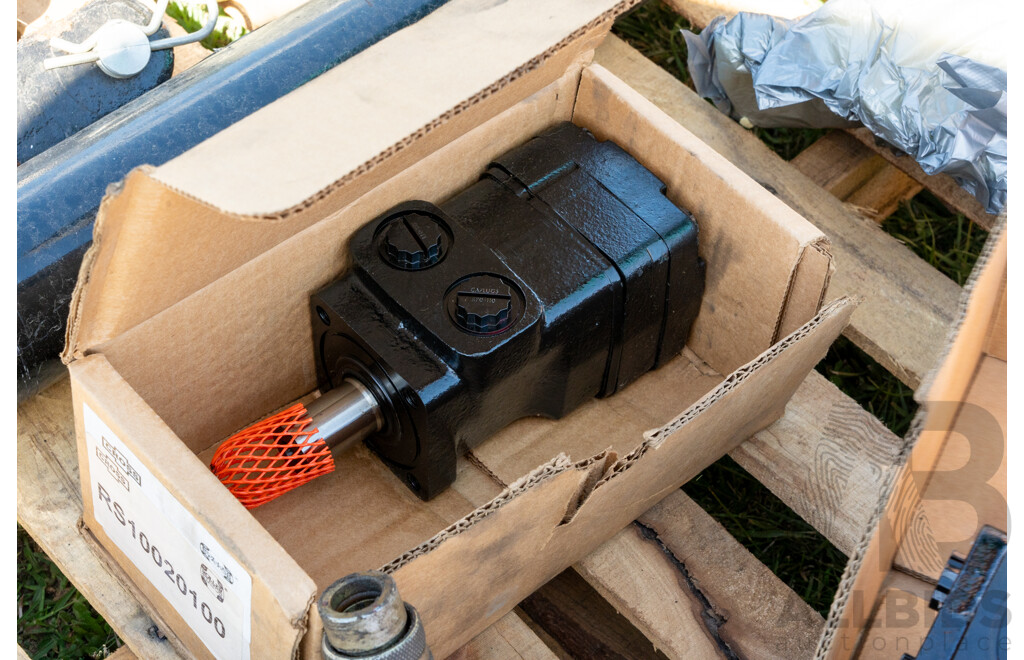 Pallet Containing Various Hydraulic Rams ETC