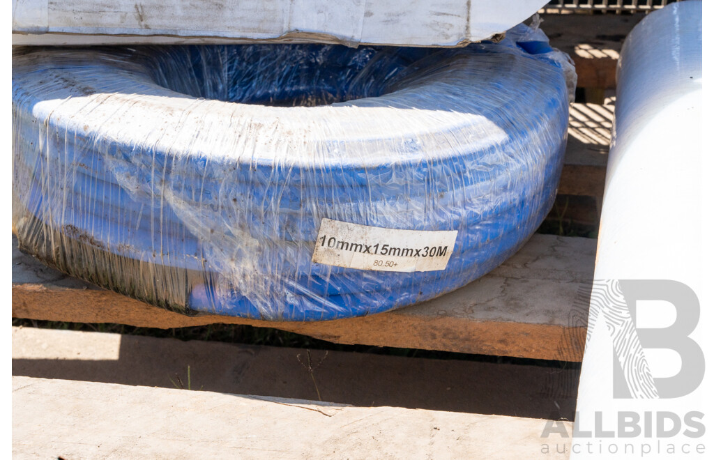 Pallet Containing Ingersoll Rand Air Compressor & Various Sized Hoses to Suit