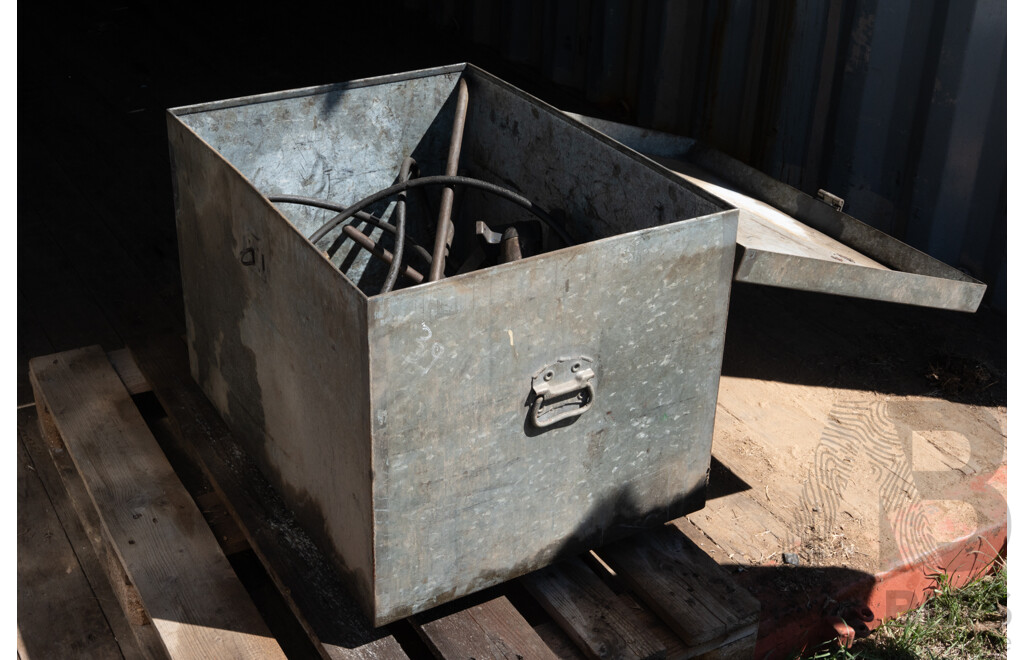 Pallet Containing Toolbox with Assorted Hydraulic Jacks, Hoses & Hand Pumps ETC
