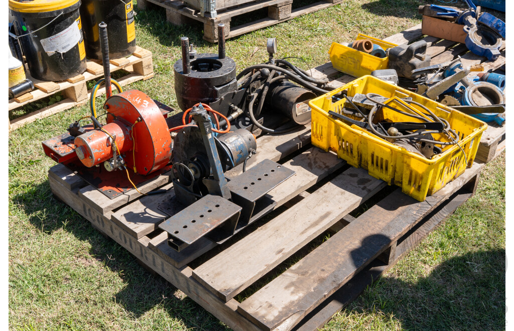 Pallet Containing Hydraulic Hose Crimper, Fittings & Cutters ETC