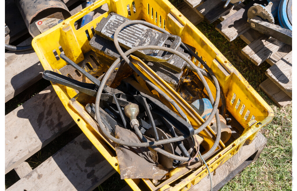 Pallet Containing Hydraulic Hose Crimper, Fittings & Cutters ETC