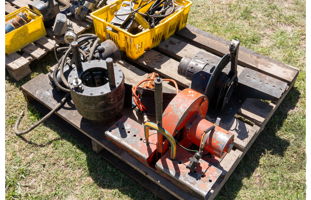Pallet Containing Hydraulic Hose Crimper, Fittings & Cutters ETC