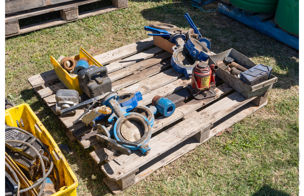 Pallet Containing Hydraulic Jack & Gate Valves ETC
