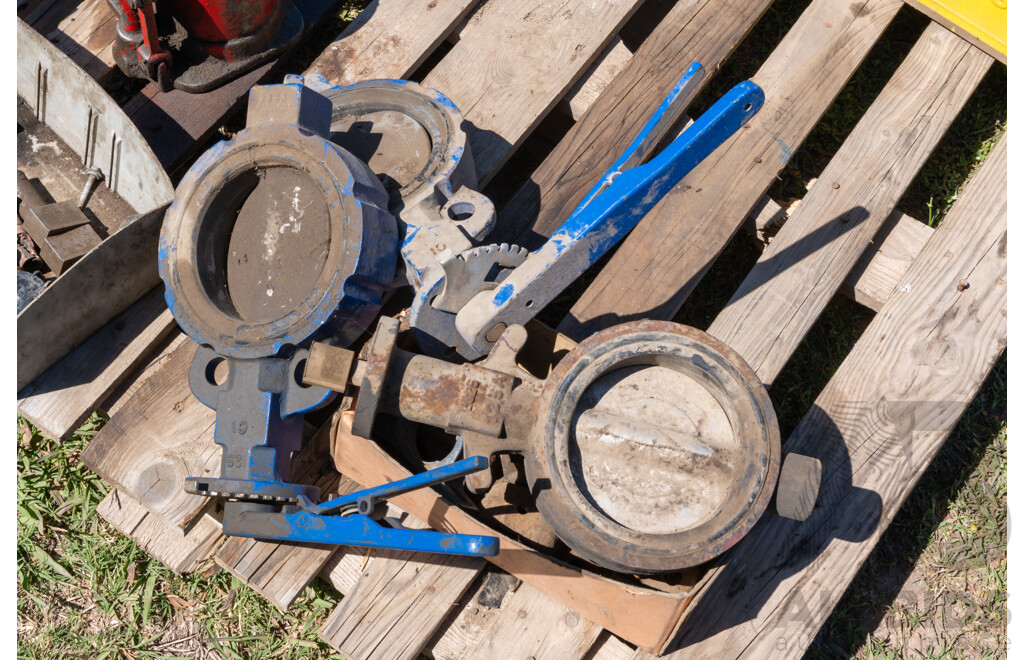 Pallet Containing Hydraulic Jack & Gate Valves ETC