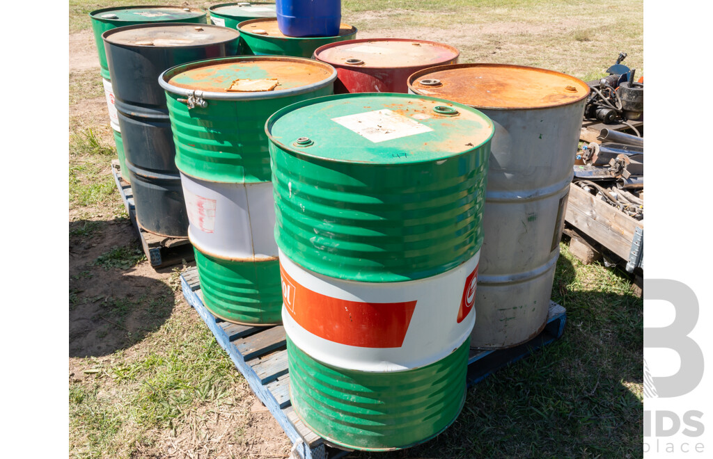 Pallet Containing Drums Assorted Engine Oil 15W40, Grease, ATF DEXIII & Coolant, Various Levels