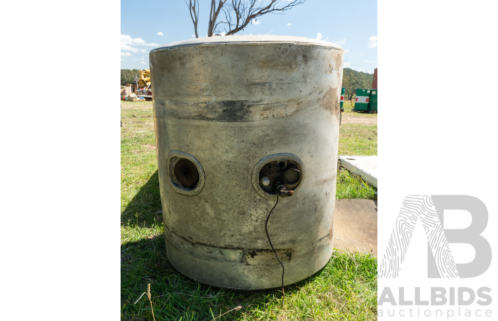 Job Lot Quantity of 2 Aluminum Diesel Fuel Tanks