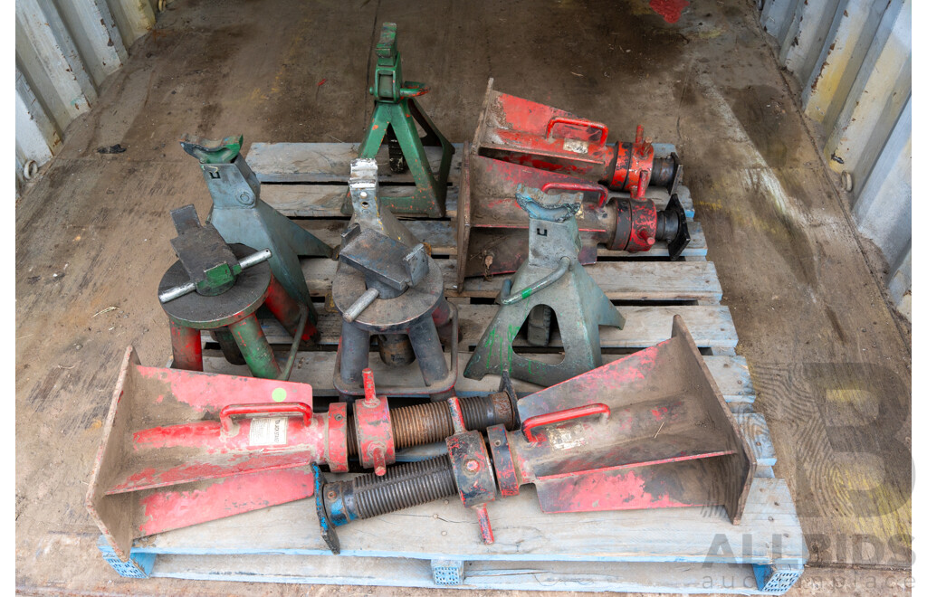 Pallet Containing Quantity of 10 Heavy Duty Jack Stands ETC