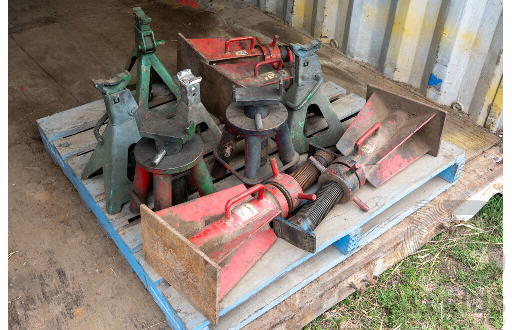Pallet Containing Quantity of 10 Heavy Duty Jack Stands ETC