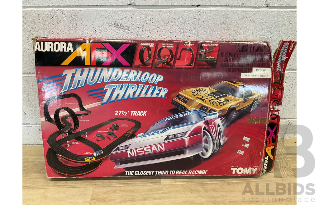 TOMY AURORA AFX Thunderloop Thriller Slot Car Racing Track