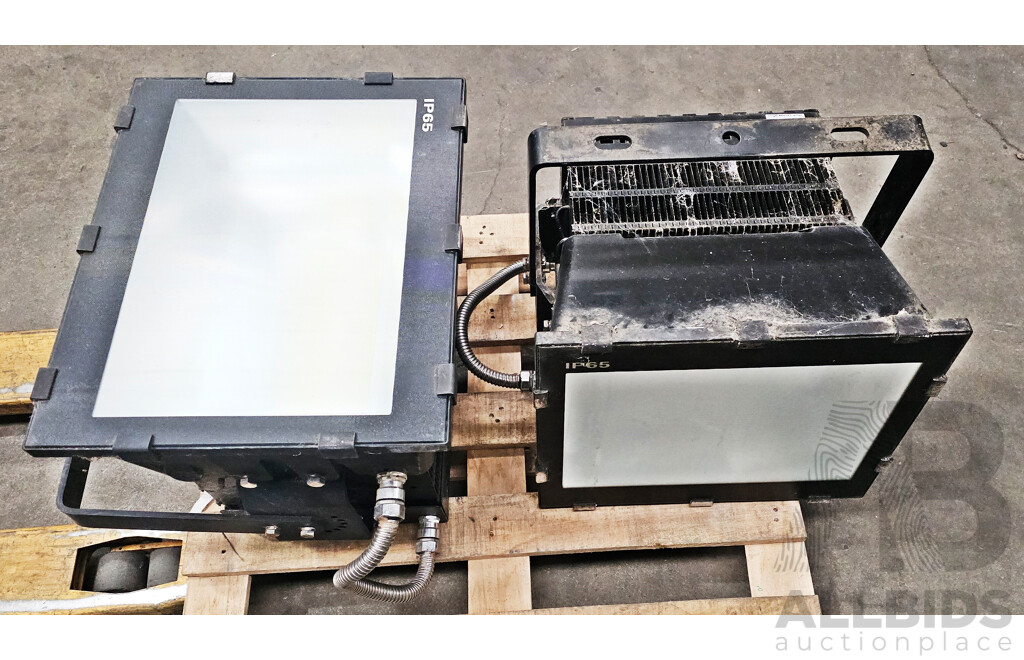 IP65 High Mast Lamp - Lot of Two