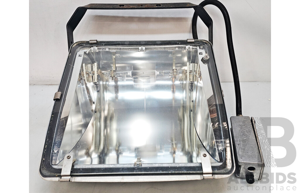 Philips (MVP507 MHN-LA2000W) OptiVision Luminaire