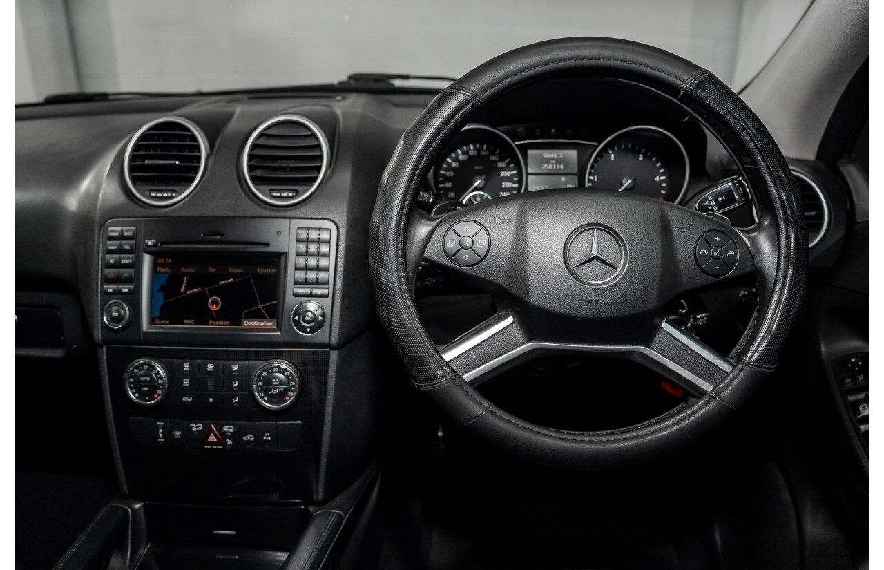 11/2009 Mercedes-Benz ML 300 CDI AMG Sports (4x4) W164 09 UPGRADE 4d Wagon Obsidian Black Metalic Turbo Diesel V6 3.0L