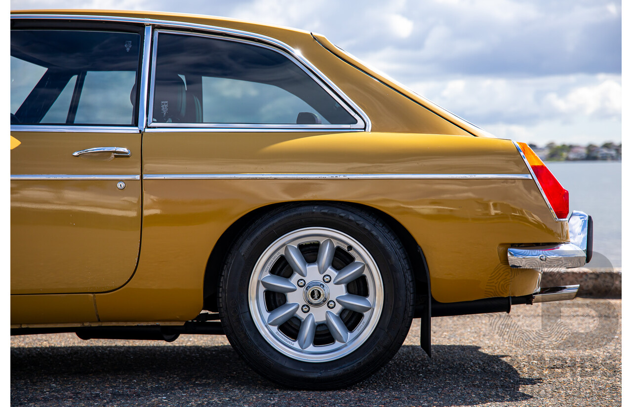 01/1974 M.G MGB GT 2d Coupe Harvest Gold 1.8L